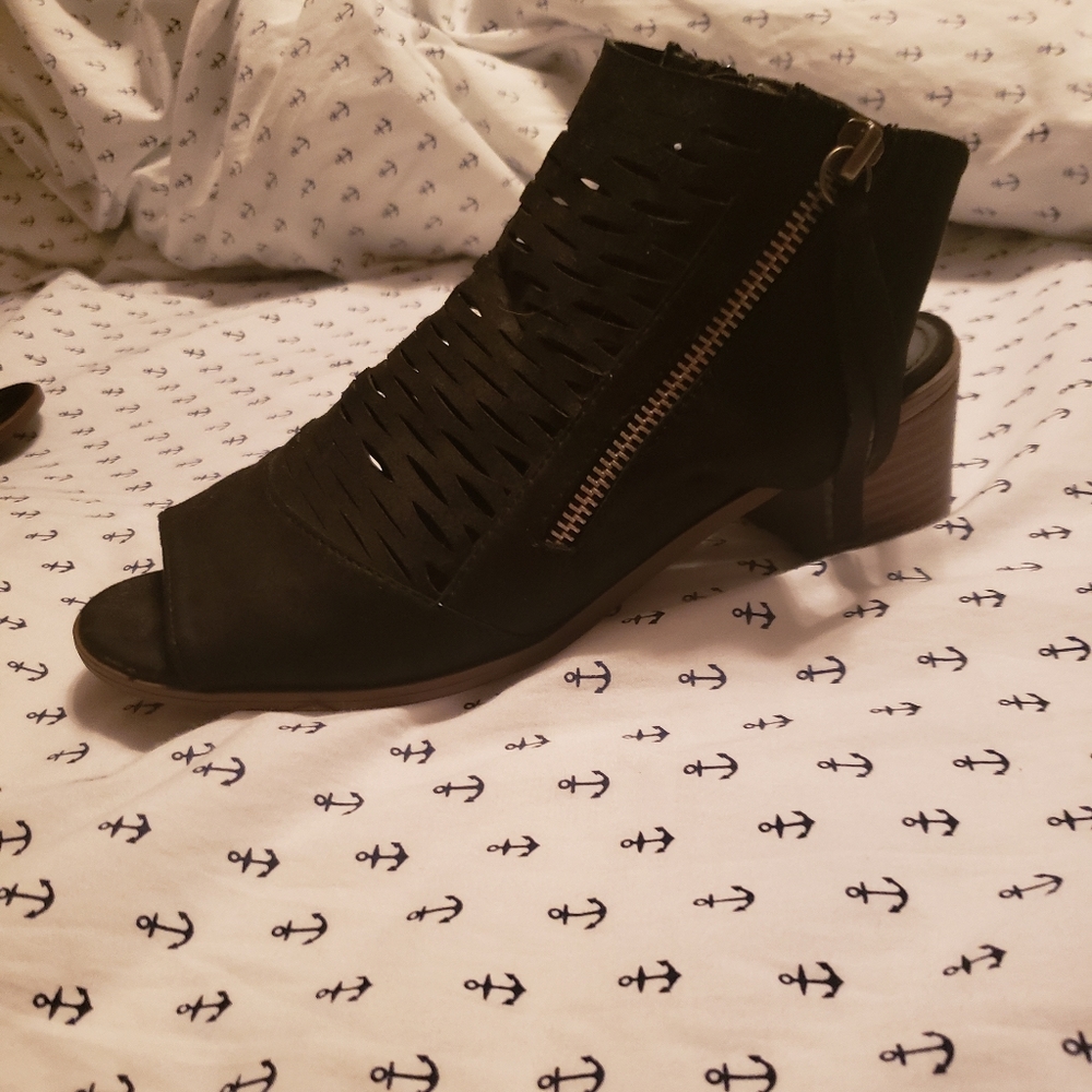 American Eagle peep toe booties